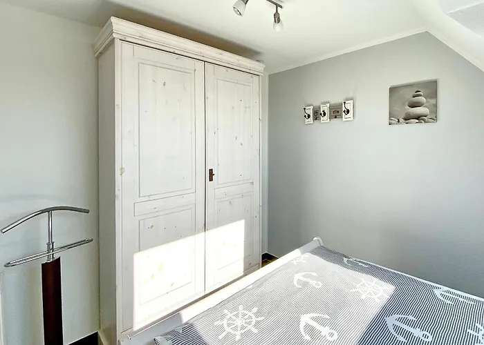 Apartman Grachtenstern 1 *